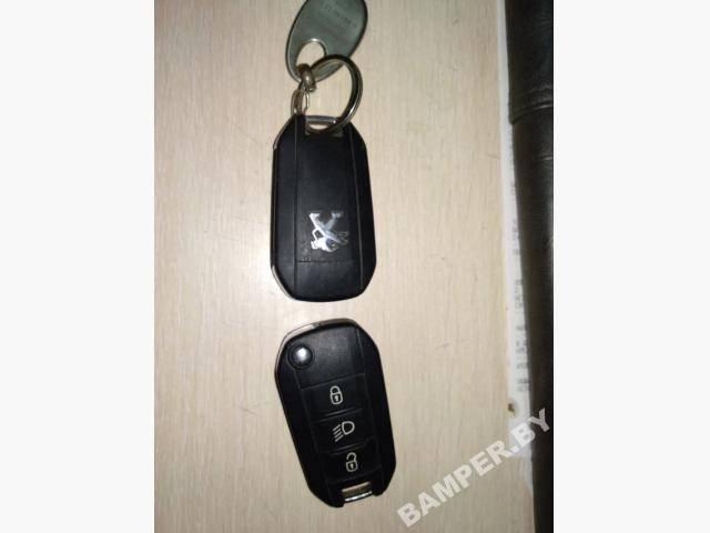 ключ Peugeot 208 2011, 9674001080 - фото №1