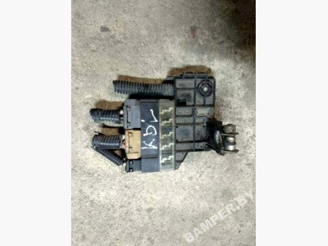 блок предохранителей Renault Laguna 3 поколение 2009 - фото №1