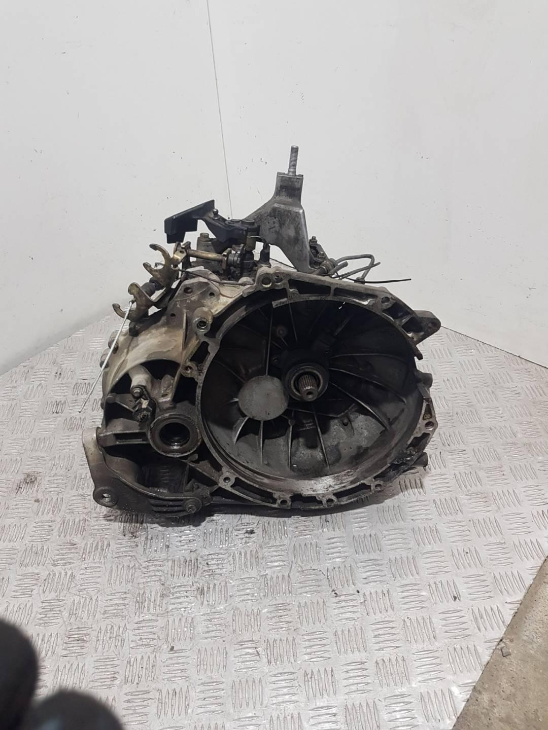 КПП механическая (МКПП) Ford Mondeo 3 поколение 2003, 2.0 л., бензин, МКПП, передний привод - фото №1