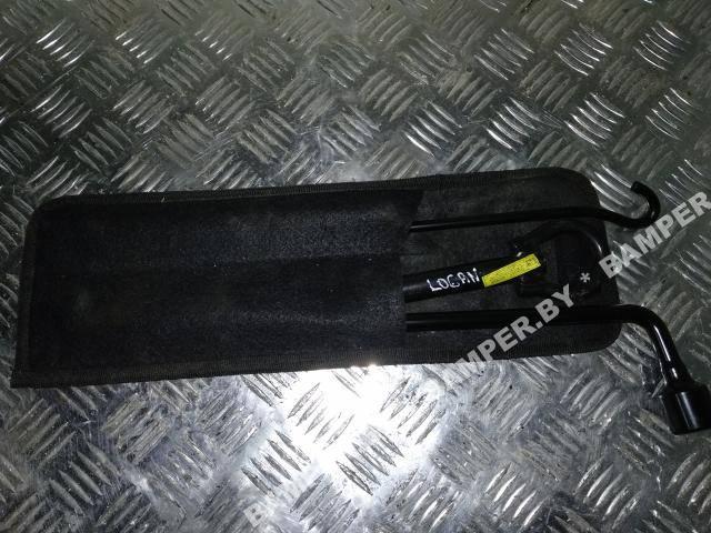 крюк буксировочный Renault Logan 1 поколение 2009, дизель - фото №1