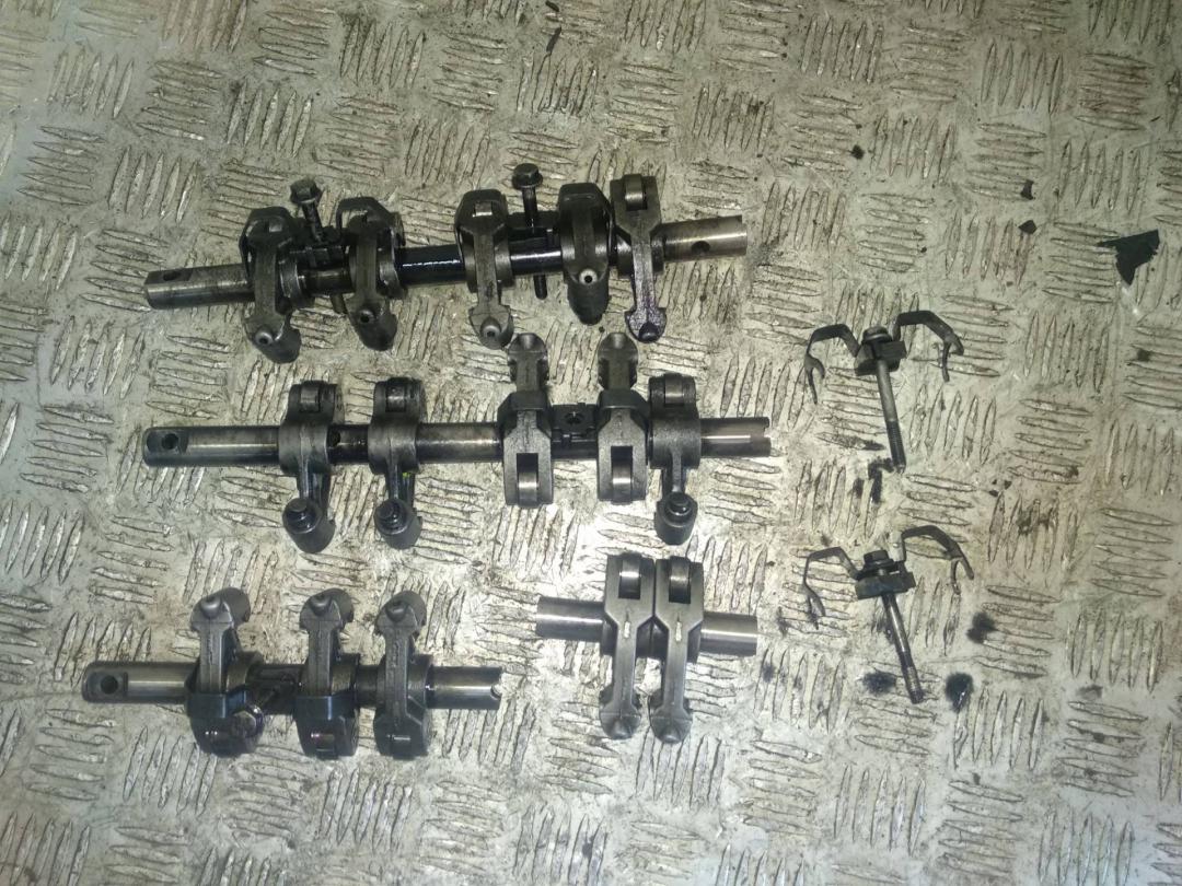 коромысло клапана (рокер) Renault Laguna 2 поколение 2003, 2.2 л., DCi, G9T 702, дизель - фото №1