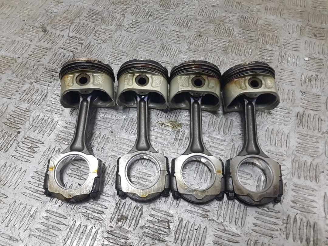 поршень Renault Megane 2 поколение 2006, 1.6 л., бензин - фото №1