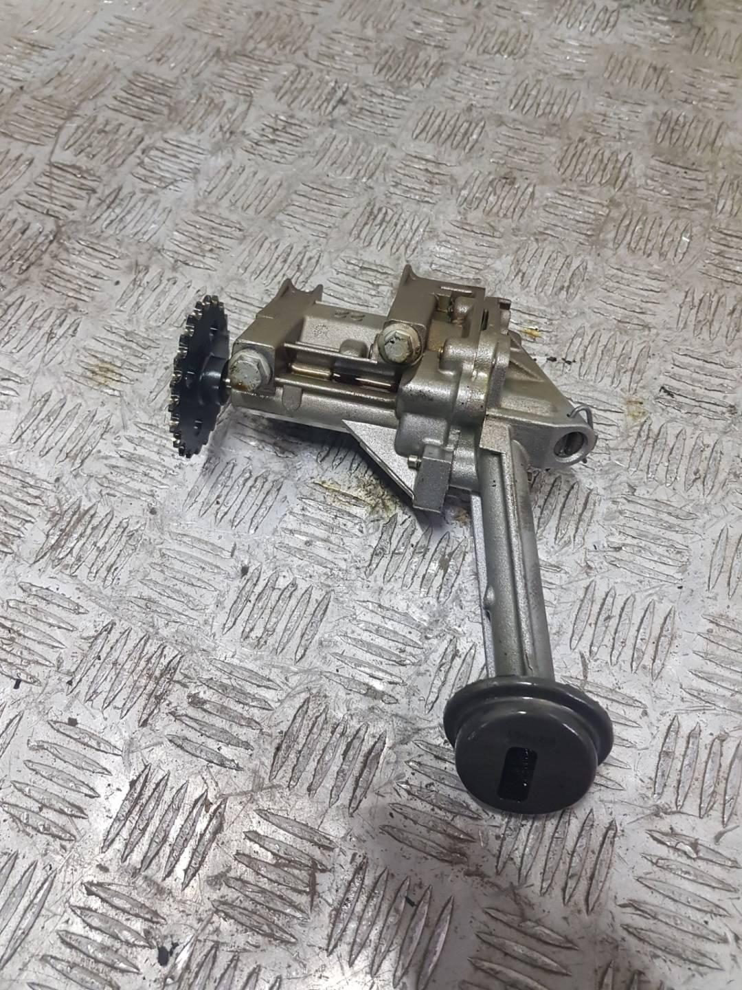 насос масляный Renault Megane 2 поколение 2006, 1.6 л., бензин - фото №1