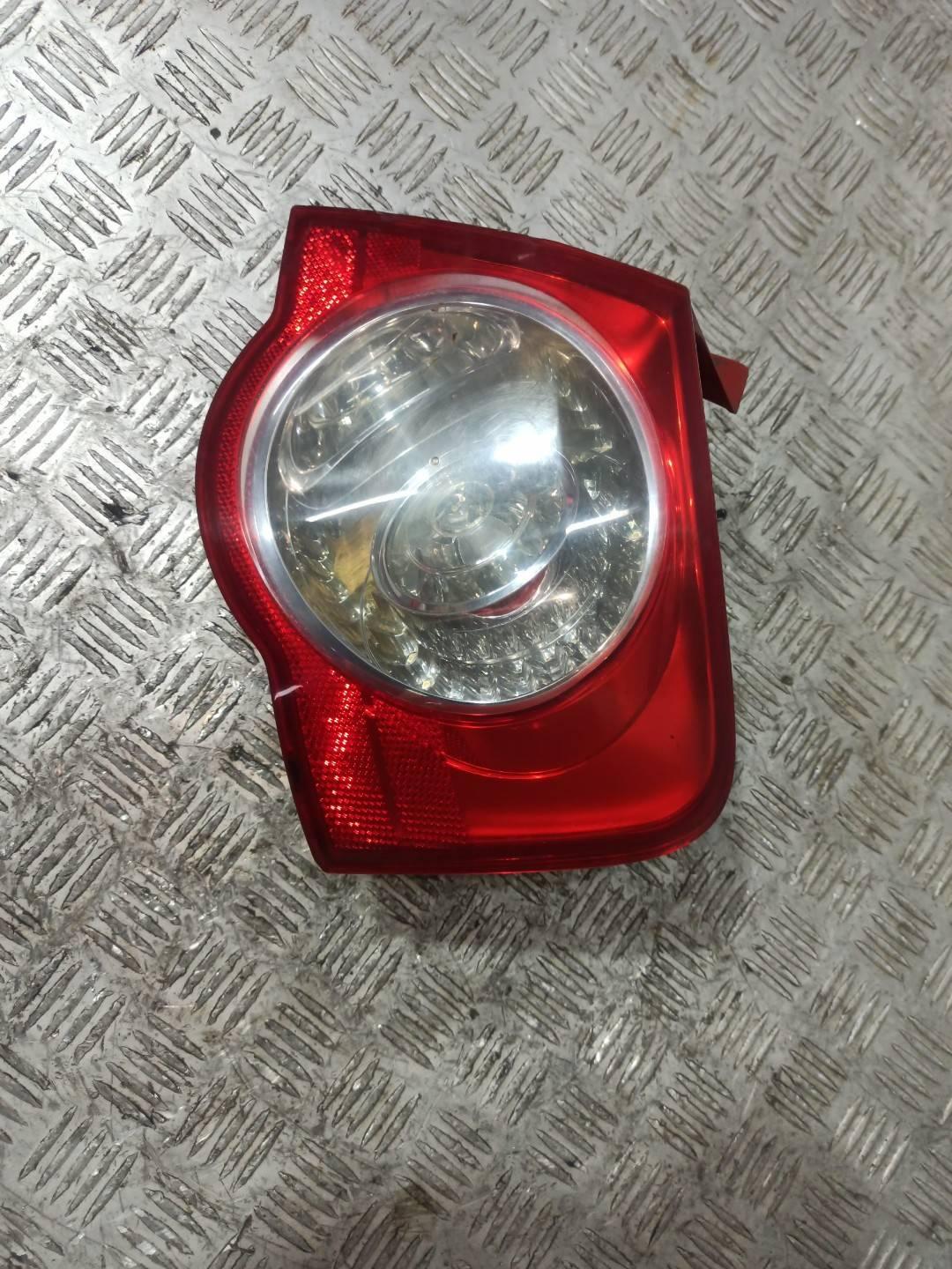 фонарь задний правый Volkswagen Passat B6 2006, седан, передний привод - фото №1