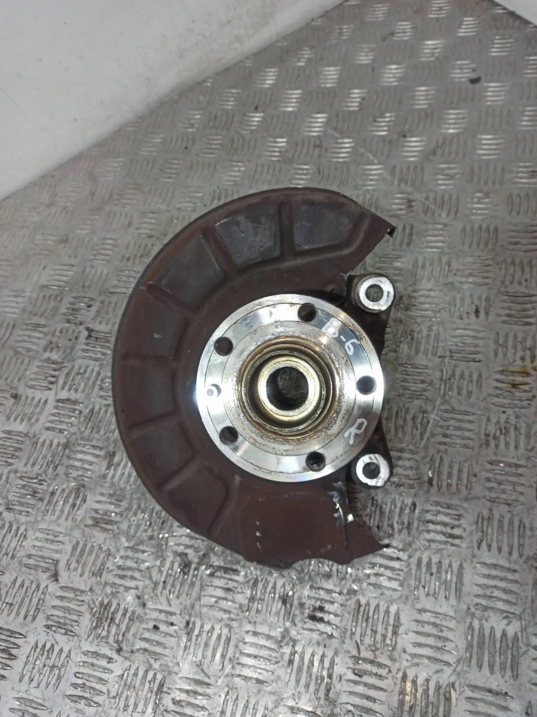 ступица передняя правая Volkswagen Passat B6 2006, 2.0 л., дизель - фото №1