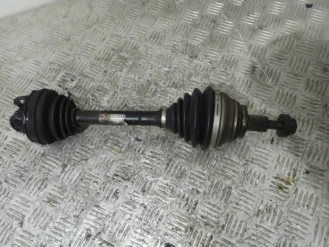 полуось передняя правая (приводной вал, ШРУС) Volkswagen Passat B6 2006, 2.0 л., дизель, вариатор - фото №1