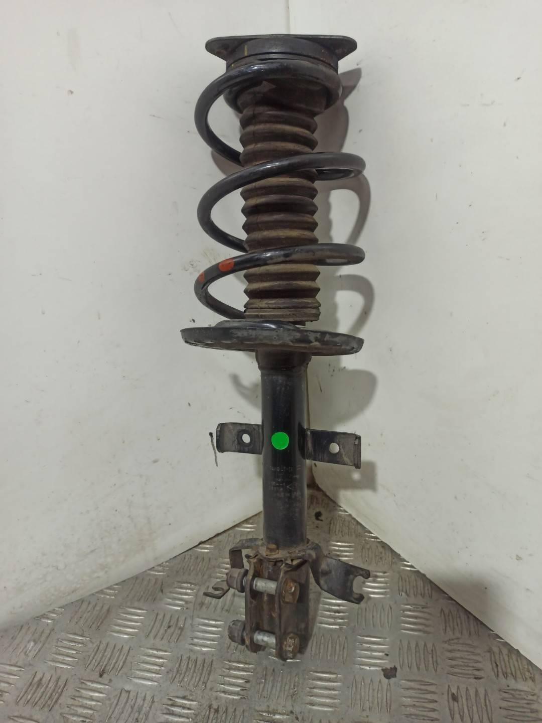 стойка передняя правая Renault Captur 1 поколение 2015, 1.5 л., DCi, K9K 646, дизель, МКПП, передний привод - фото №1