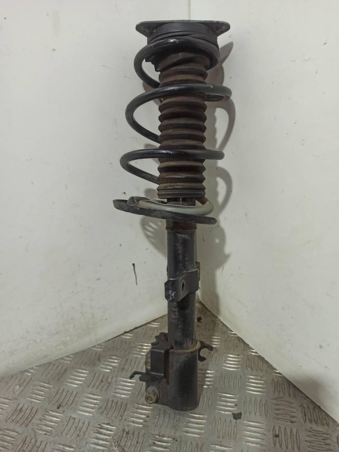 стойка передняя левая Renault Captur 1 поколение 2015, 1.5 л., DCi, K9K 646, дизель, МКПП, передний привод - фото №1