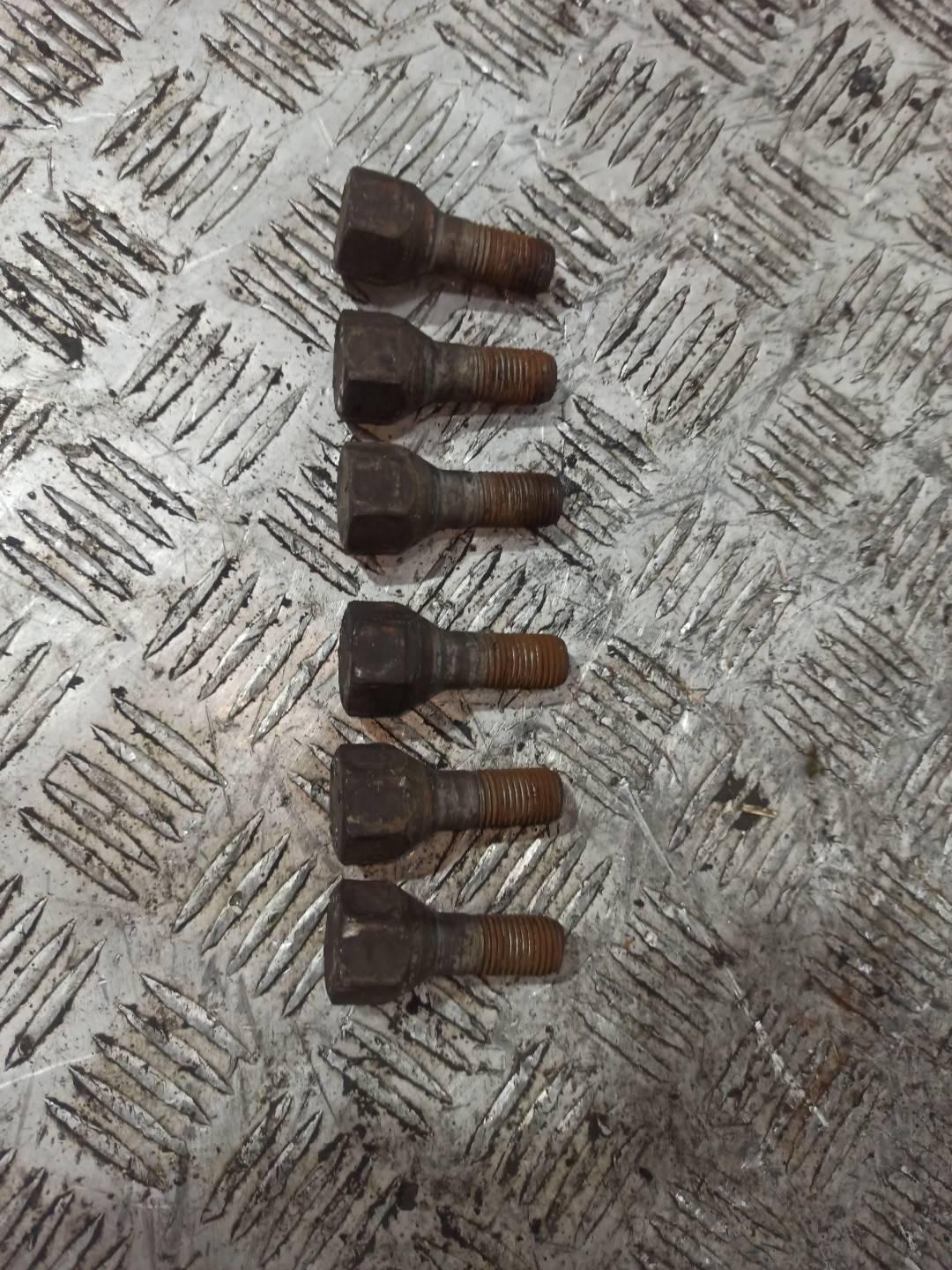 болт колесный IVECO Daily 6 поколение 2016, 2.3 л., дизель - фото №1