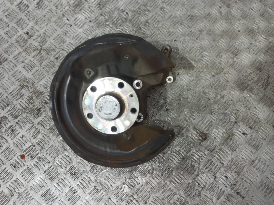 кулак задний левый Volkswagen Passat B6 2007, 2.0 л., дизель, передний привод - фото №1