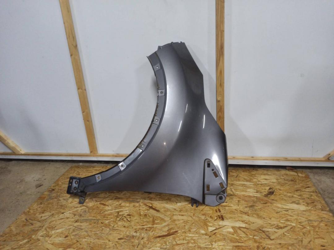 крыло переднее левое Renault Captur 1 поколение 2016, 1.5 л. - фото №1