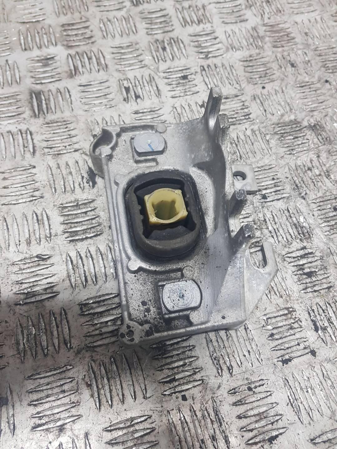 подушка крепления двигателя Renault Captur 1 поколение 2015, 1.5 л., дизель - фото №1