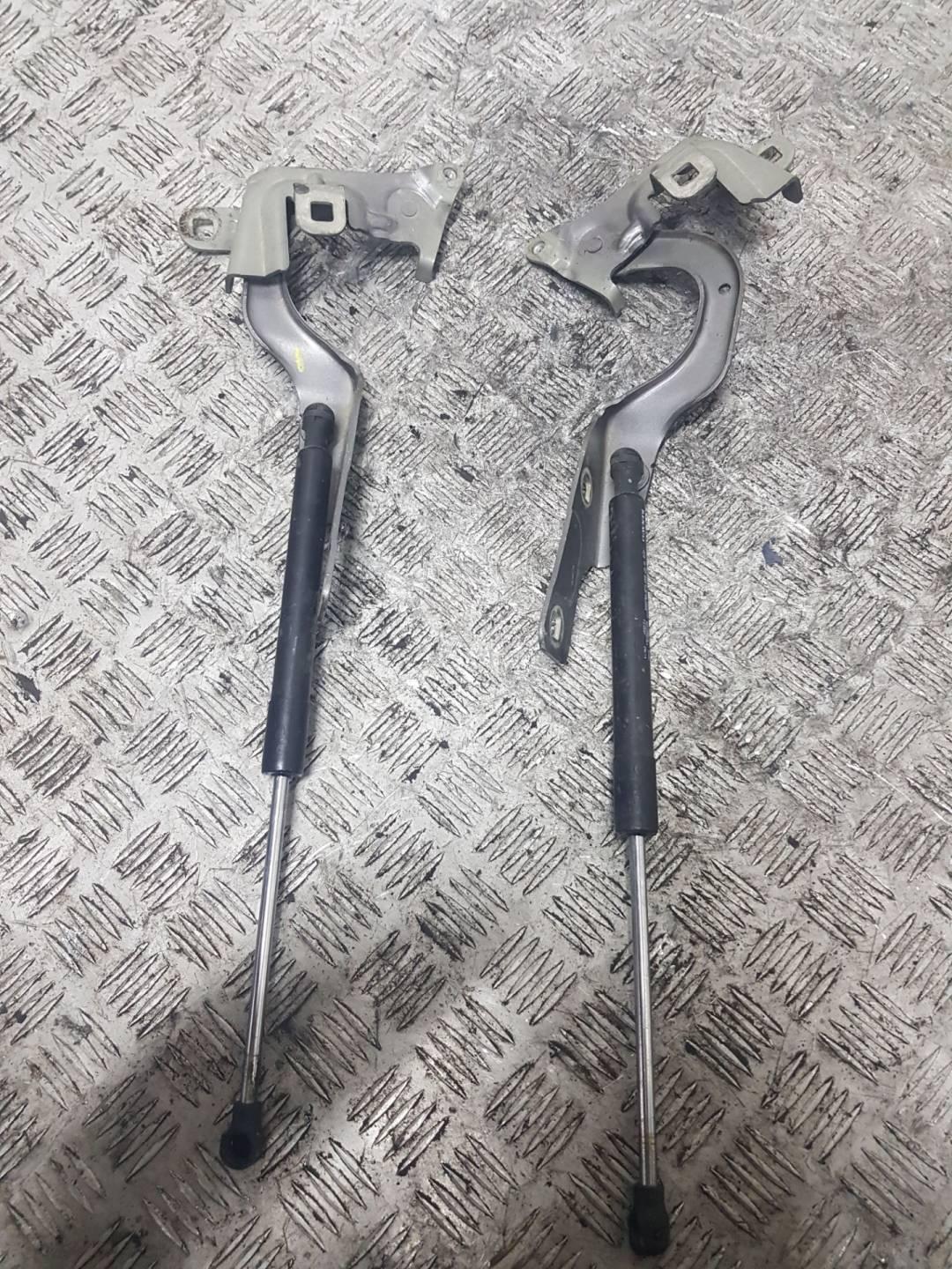 петля капота Renault Captur 1 поколение 2015, 1.5 л., дизель, передний привод - фото №1