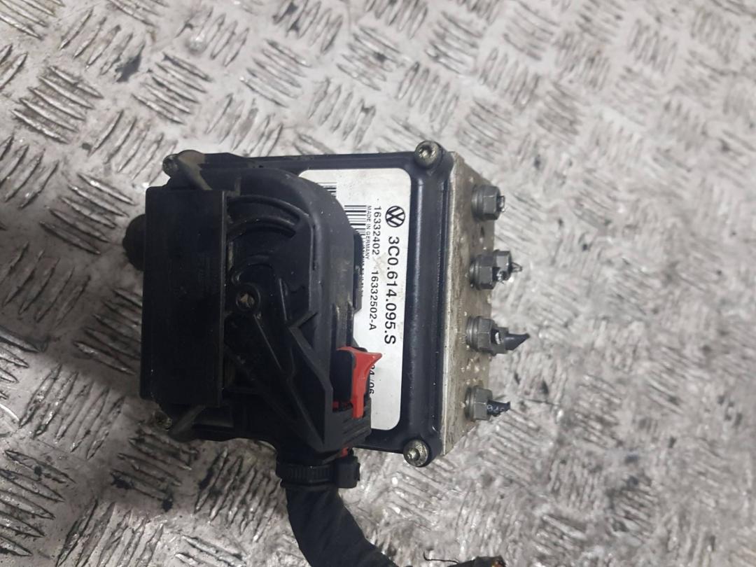 блок ABS Volkswagen Passat B6 2006, 2.0 л., 3C0614095S - фото №1