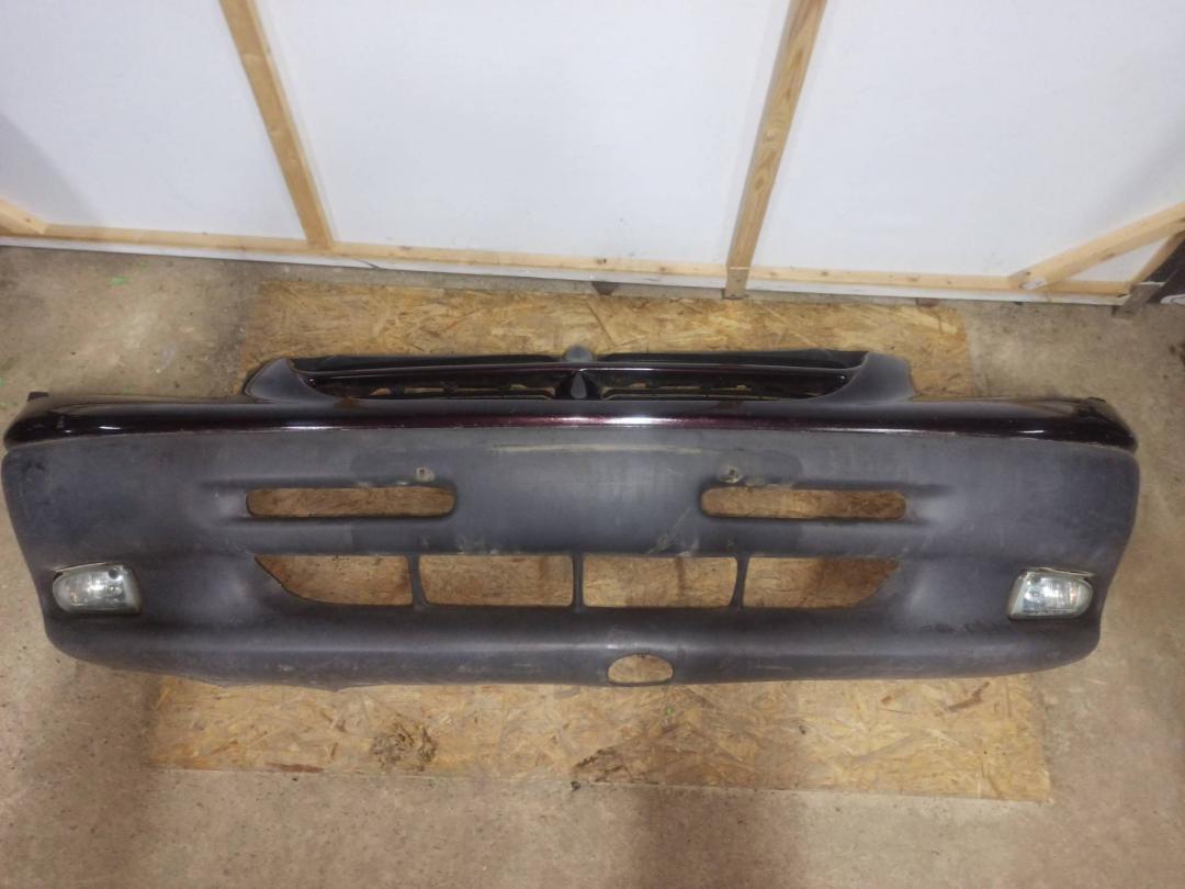 бампер передний Chrysler Voyager 3 поколение 1998 - фото №1