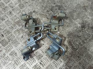 петля двери Volkswagen Passat B6 2006