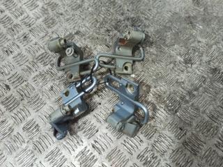 петля двери Volkswagen Passat B6 2006