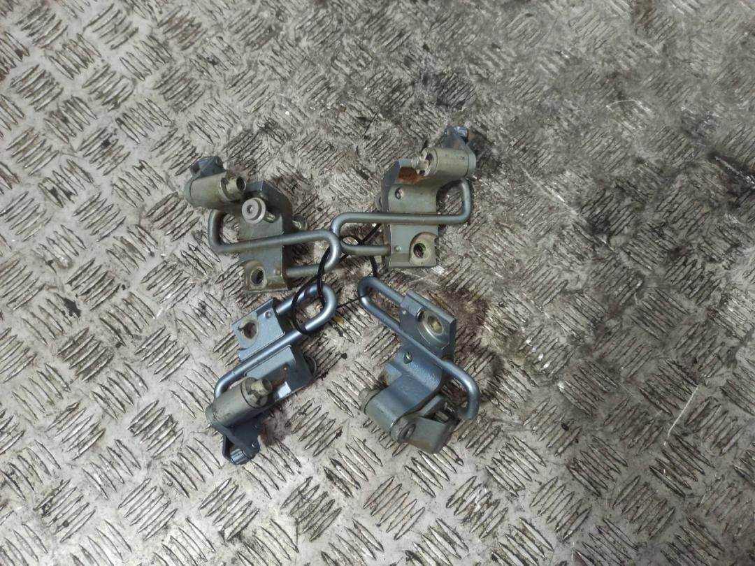 петля двери Volkswagen Passat B6 2006 - фото №1