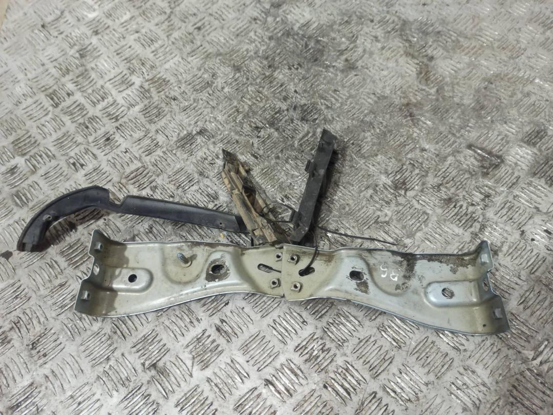 крепление крыла переднего левого Volkswagen Passat B6 2006 - фото №1