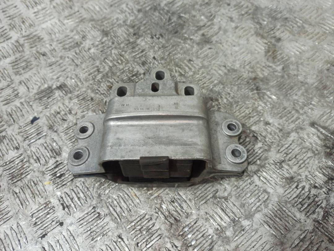 подушка крепления двигателя Volkswagen Passat B6 2006 - фото №1