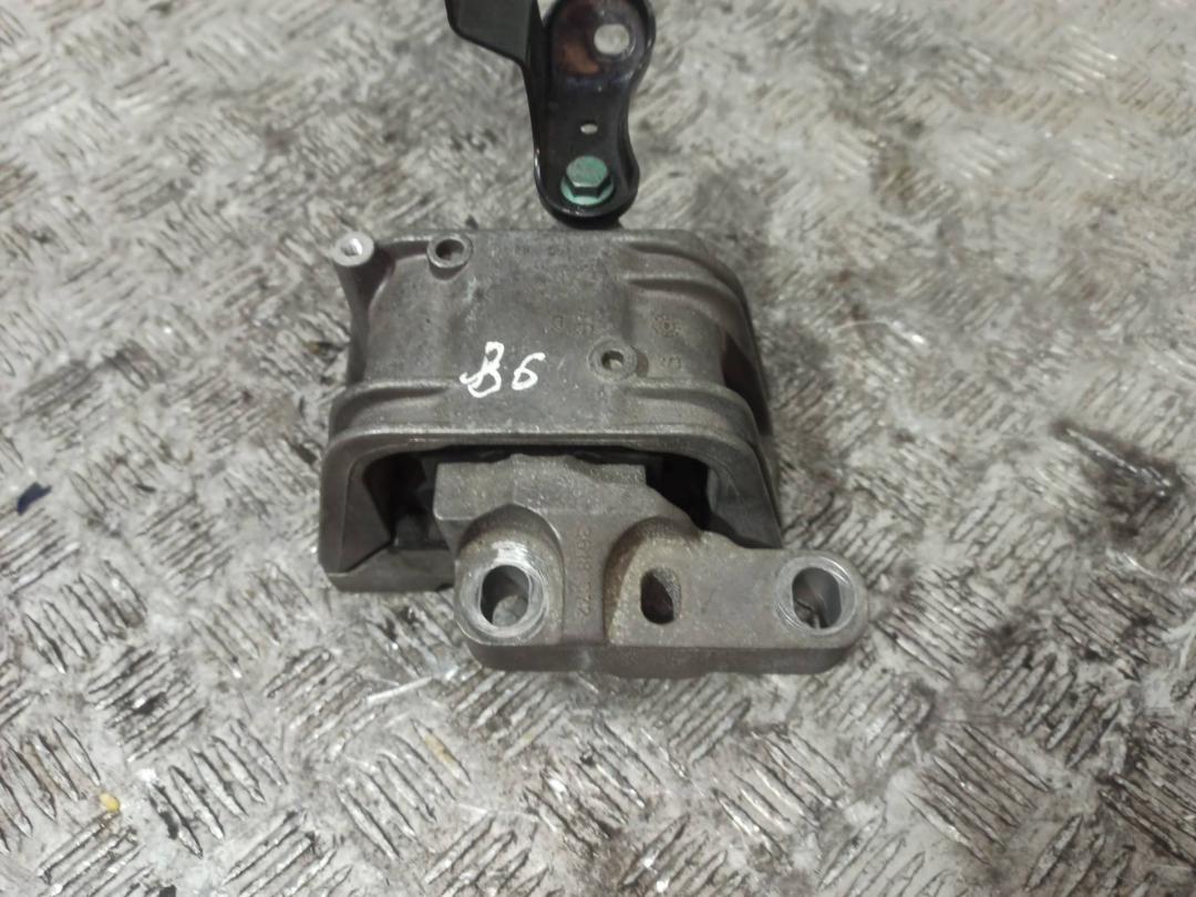 подушка крепления двигателя Volkswagen Passat B6 2006 - фото №1