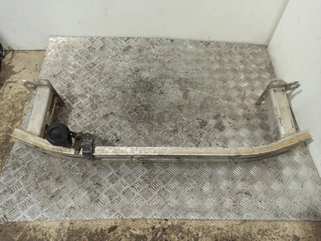 усилитель бампера переднего Renault Captur 1 поколение 2015, 1.5 л. - фото №1