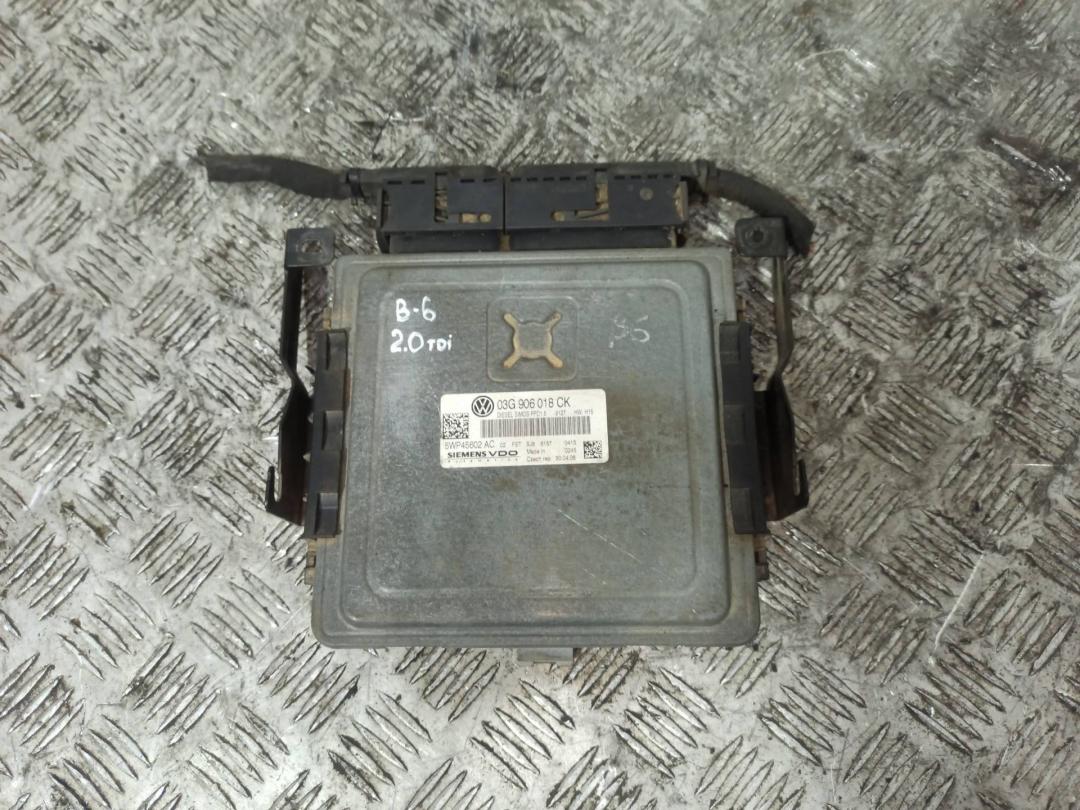 блок управления двигателем Volkswagen Passat B6 2006 - фото №1