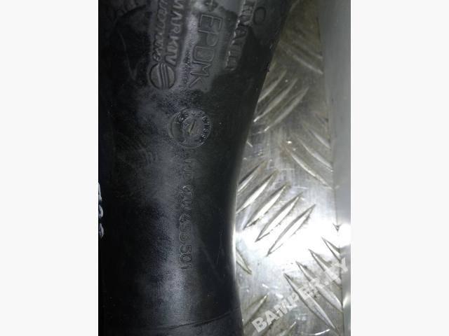 патрубок интеркулера Renault Megane 2 поколение 2005, 1.5 л., дизель, 8200453501 - фото №1